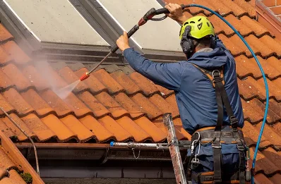 Démoussage et hydrofuge de toiture au Crouzet